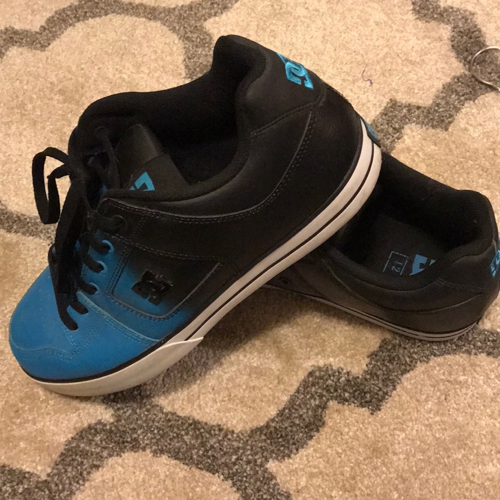 DC SIZE 12 sneakers
